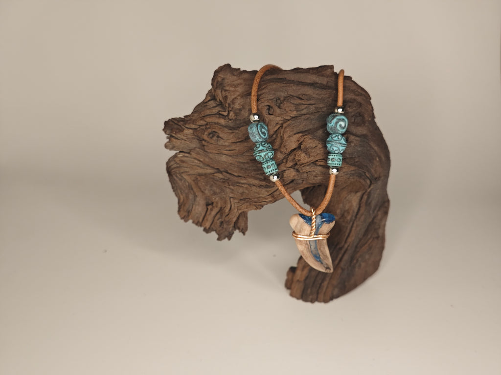 Marianengraben Tiefen | Glow-in-the-dark | Einzigartig geformte Fichte & Epoxidharz