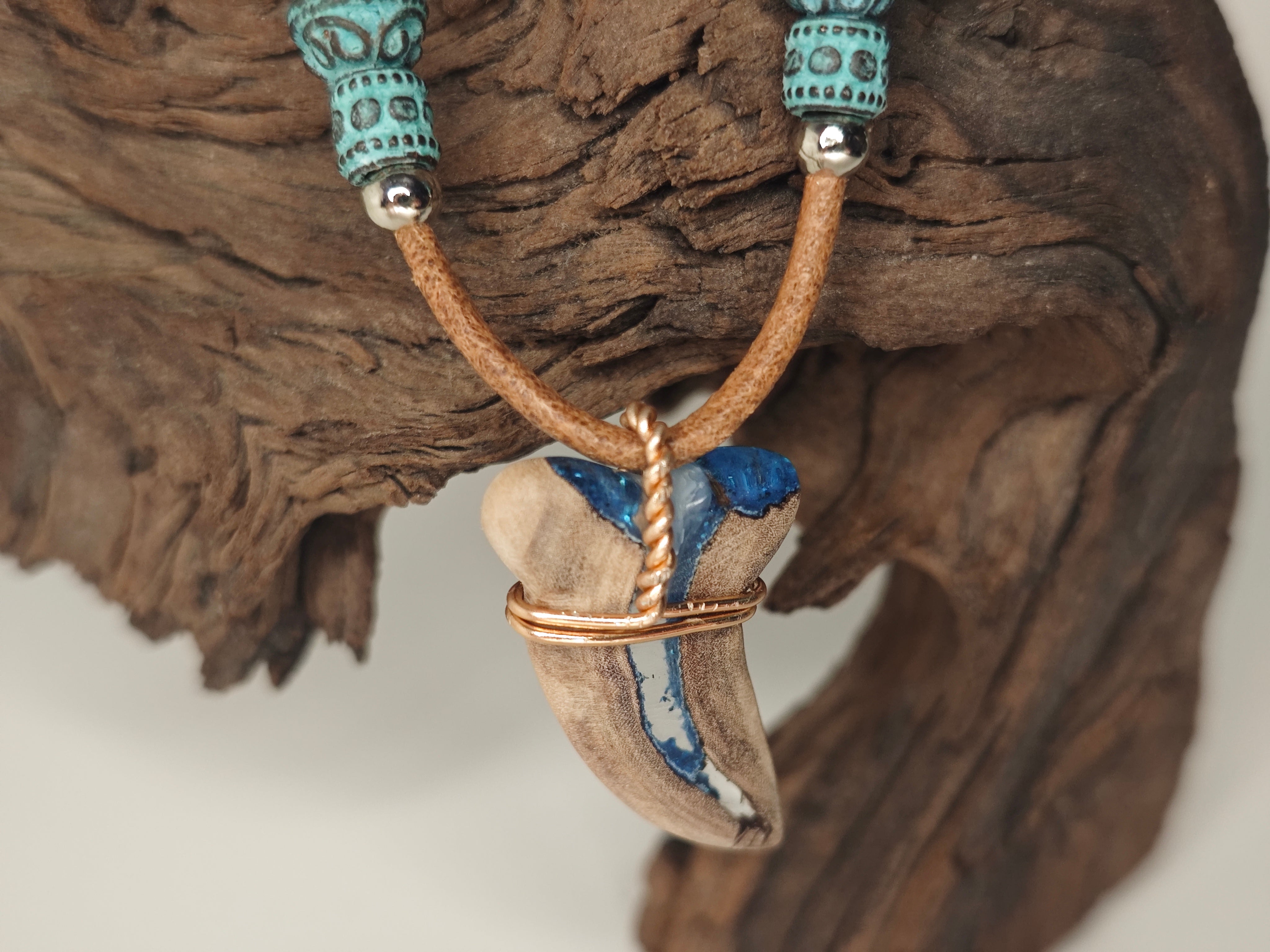 Marianengraben Tiefen | Glow-in-the-dark | Einzigartig geformte Fichte & Epoxidharz