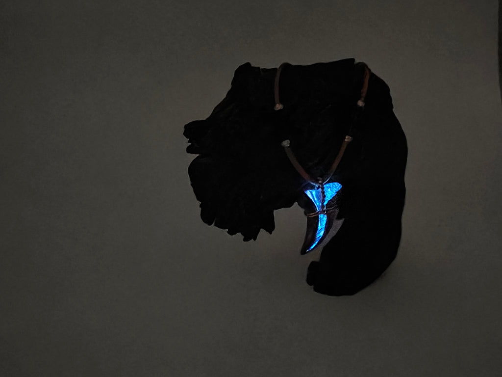 Interstellarer Riss | Glow-in-the-dark | Einzigartig geformte Fichte & Epoxidharz