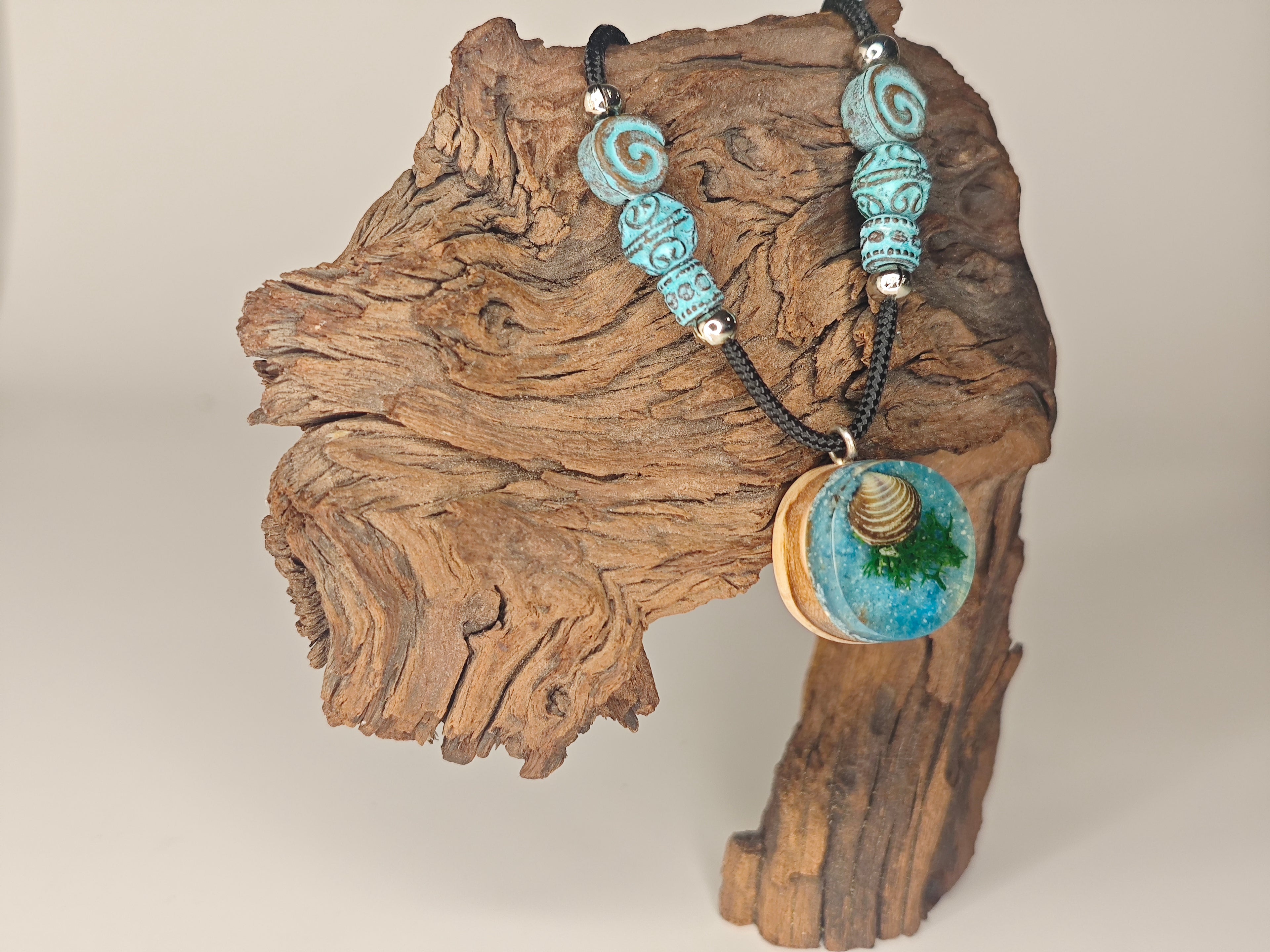 Ocean Round Halskette aus Holz und Epoxidharz | Leuchtet im dunkeln